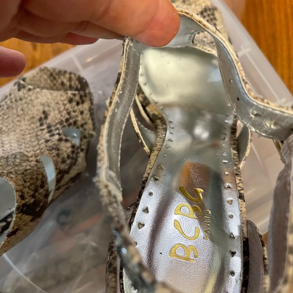 BCBG snake skin size 7B - Picture 6 of 8